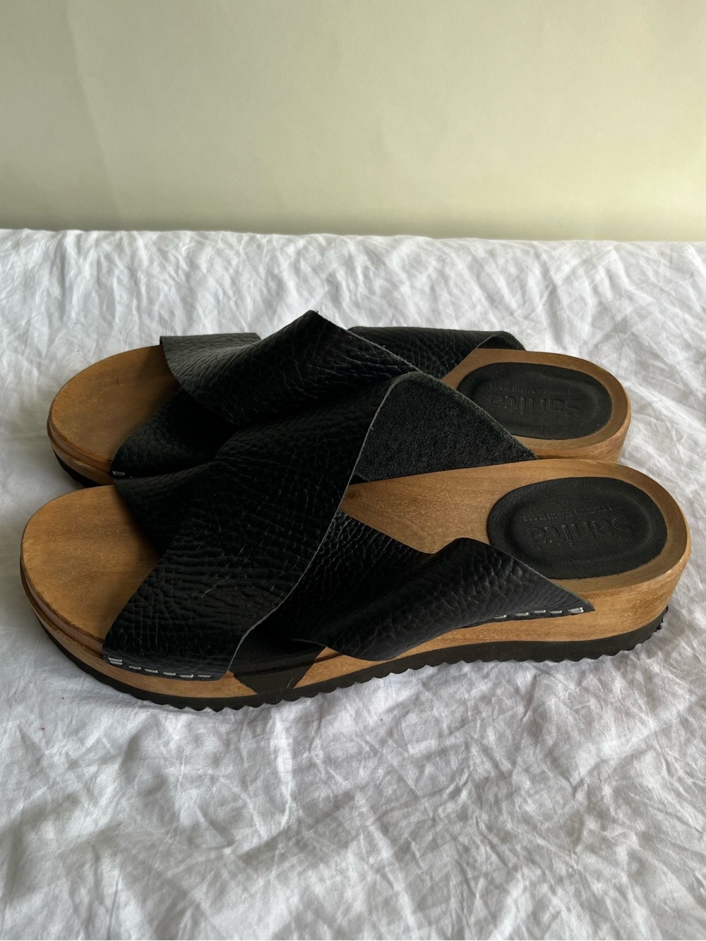 Sanita Tanja Clogs Slides Cross Cross Black Leather Sz 39 Black Wood EUC - Picture 3 of 7